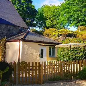 Le Vieux Moulin - A Charming Stone With Garden View And Seasonal Pool Guégon